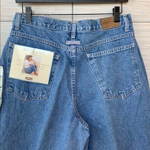 NWT Brittania Relaxed Fit Mom Jeans